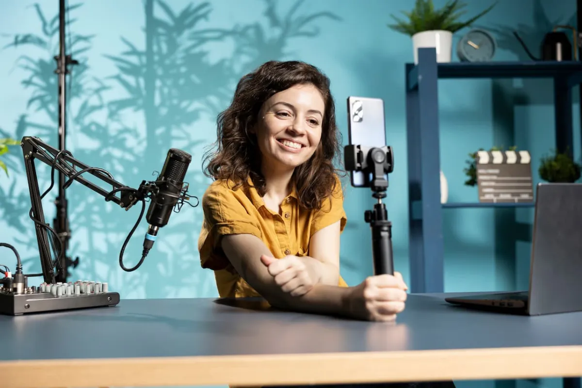 Merch et micro-influenceurs : vendre dès 1 000 abonnés